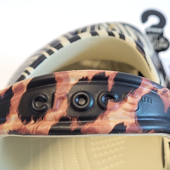 🔴CLOSING / FINAL PRICE  CROCS Tiger Print Black and Tan Size 8 - Picture 9 of 10